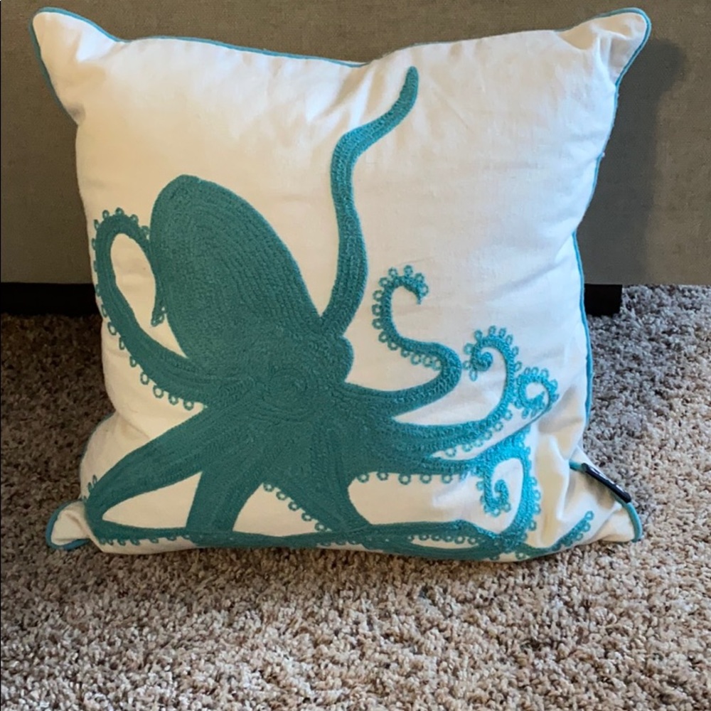 Decorative pillow